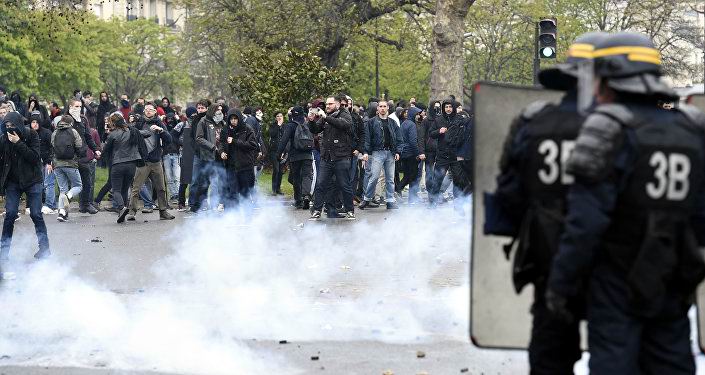 Proyecto de ley ha generado manifestaciones desde hace dos meses en París.