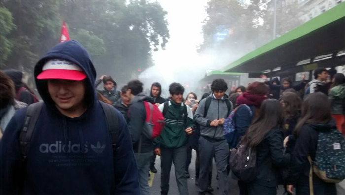 La movilización fue reprimida por los carabineros (Policía de Chile).