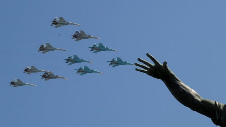 El corazón de Moscú vio el desfile de 71 helicópteros y aviones, número elegido a propósito para conmemorar los años transcurridos desde la victoria. 