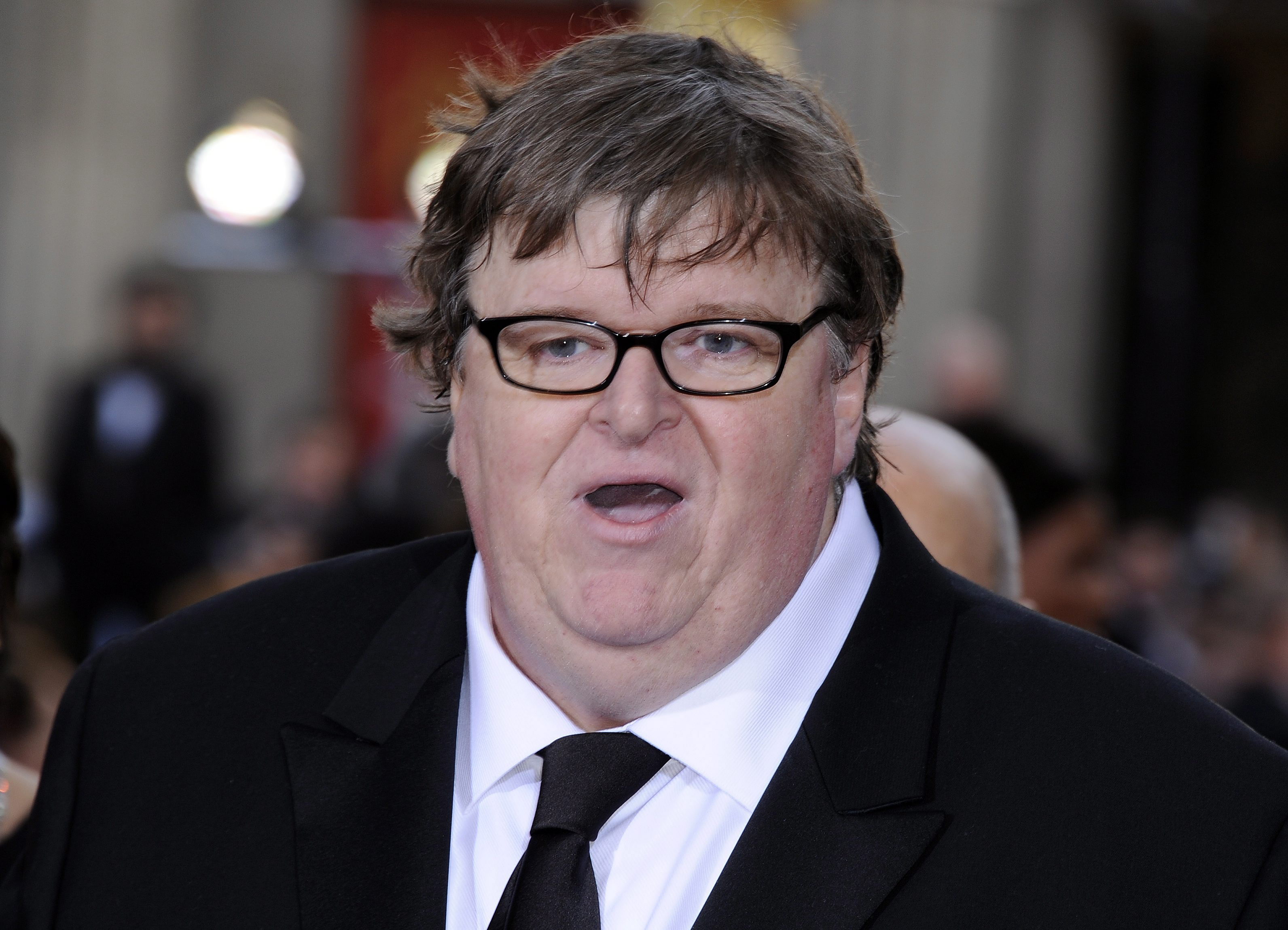 El cineasta estadounidense Michael Moore calificó hoy de 