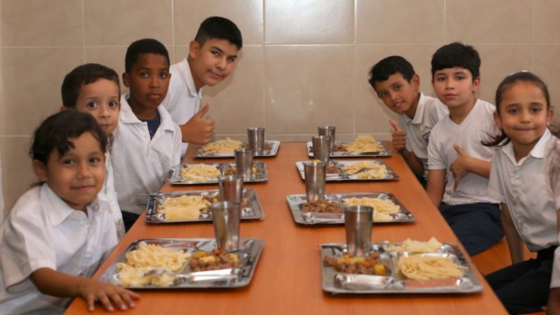Los CLAP garantizan la distribución de alimentos balanceados a los comedores escolares. 