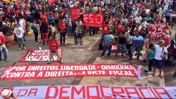 Los manifestantes repudiaron el golpe de Estado parlamentario contra la presidenta Dilma Rousseff. 