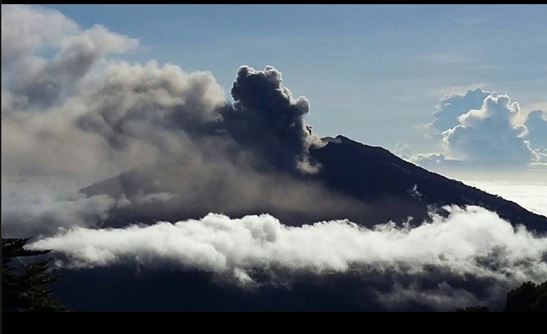 La emisión de ceniza se mantiene de forma constante sin presentar mayores cambios a lo mostrado por el volcán en las últimas 48 horas.