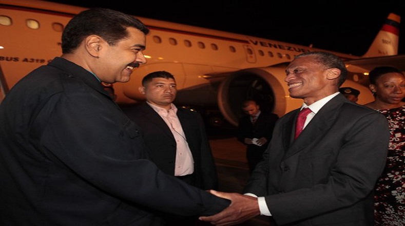 Maduro fue recibido en Trinidad y Tobago por el canciller de la nación caribeña, Dennis Moses.
