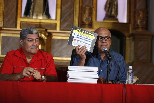 Rodríguez detalló las irregularidades que se han detectado en las firmas consignadas ante el CNE.