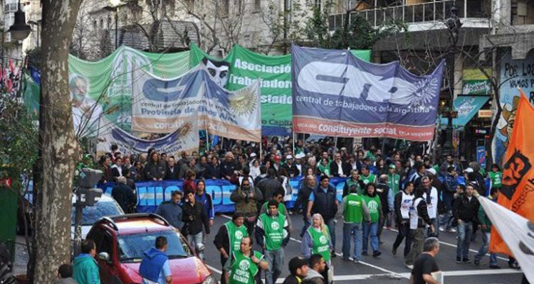 Los trabajadores se concentrarán en Plaza de Mayo para marchar contra las políticas neoliberales de Macri.