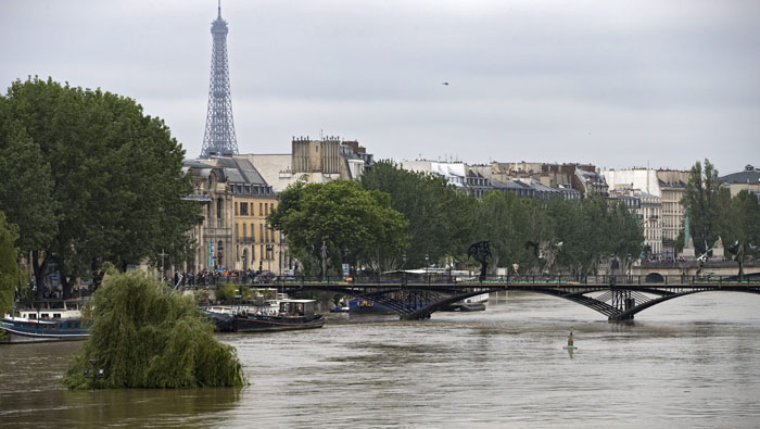 Vista del río Sena en París, Francia