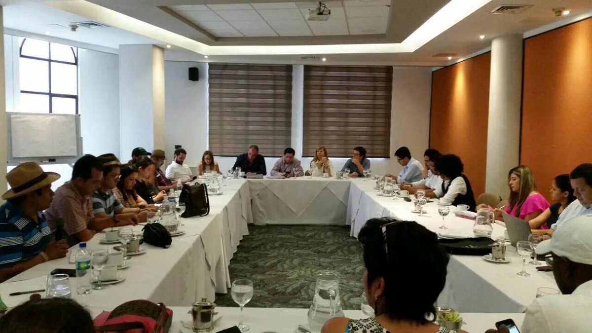 Representantes del Gobierno de Colombia y voceros de la Minga Agraria se reunieron este sábado un encuentro exploratorio.