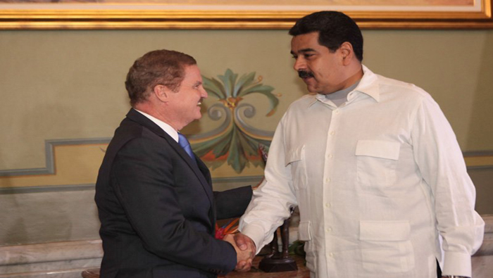 Nicolás Maduro conversó con el primer ministro de Aruba, Michael Eman.