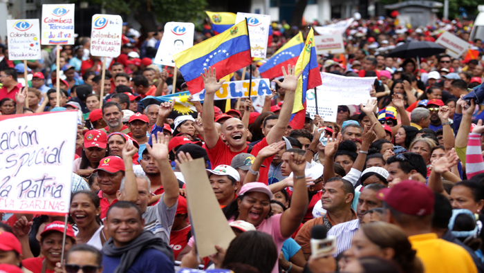 Líderes e integrantes de los Comités Locales de Abastecimiento y Producción (CLAP) y el sector transporte manifestaron en la capital venezolana.