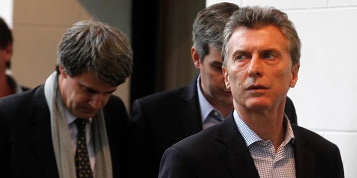 El ministro de Hacienda, Alfonso Prat-Gay (izquierda), totaliza 40,5 millones de pesos en EE.UU.