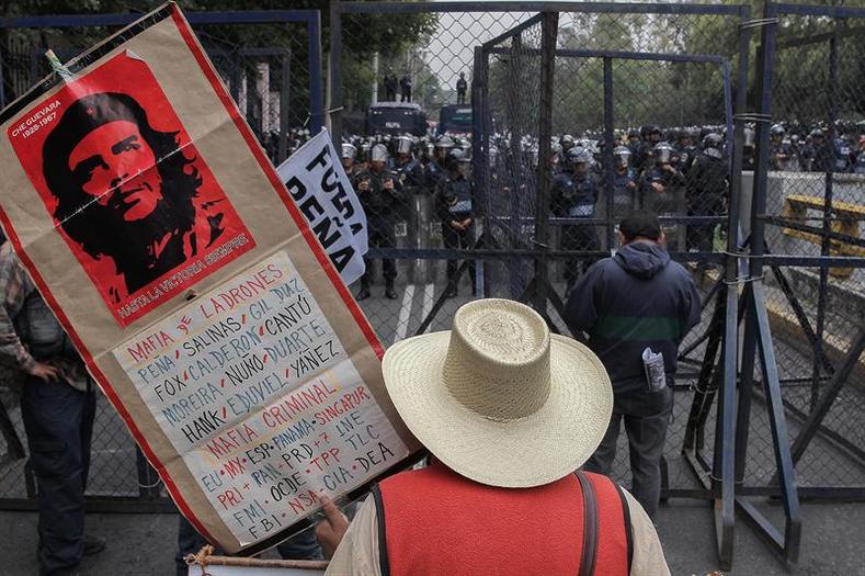 The CNTE and unions joining the teachers in solidarity have denounced what they call "state terrorism" and a criminalization of social protest meant to implement the broad-ranging, far-reaching neoliberal reforms.