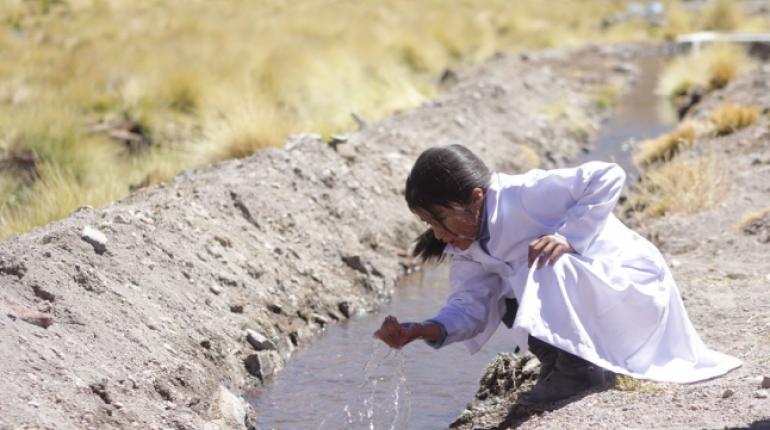 Río internacional o manantial, son las dos opciones que se disputan los gobiernos de Chile y Bolivia, bajo la mediación de la Corte Internacional de Justicia de La Haya, para determinar el uso de las aguas del Silala.