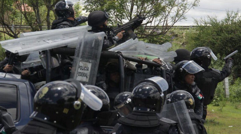 Es una de las represiones más violentas por el uso excesivo de la fuerza policial, que llegó hasta los disparos de armas de fuego contra los integrantes de la Coordinadora Nacional de Trabajadores de la Educación (CNTE). 