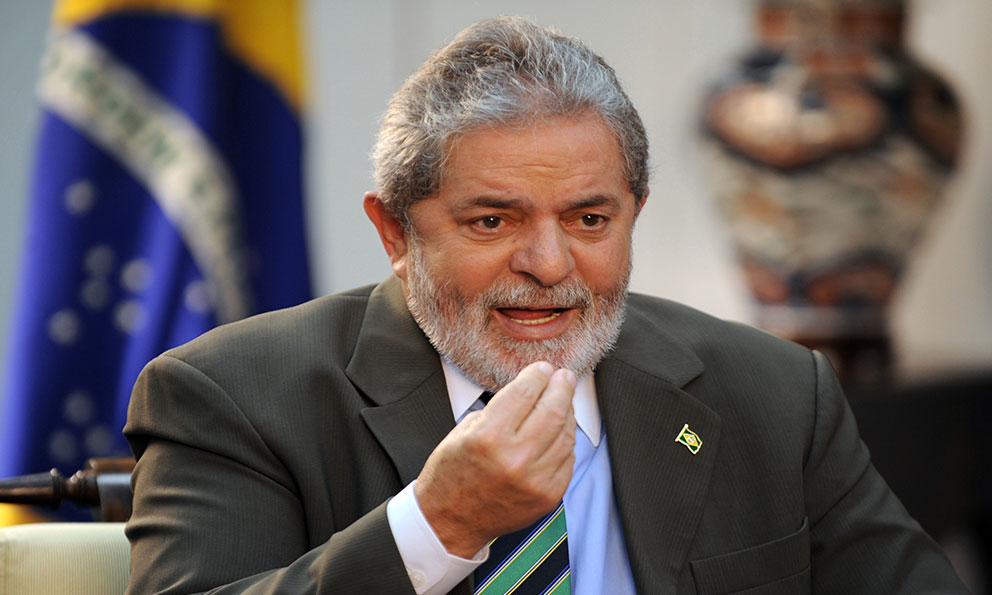 Lula es denunciado de corrupción y lavado de dinero.