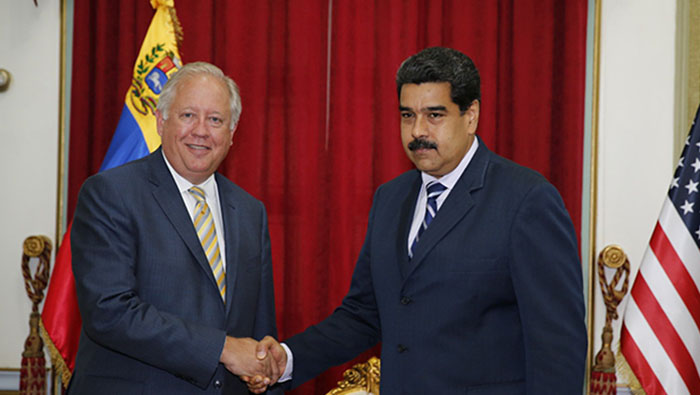 Nicolás Maduro pidió al presidente Obama rectificar su postura con Venezuela.