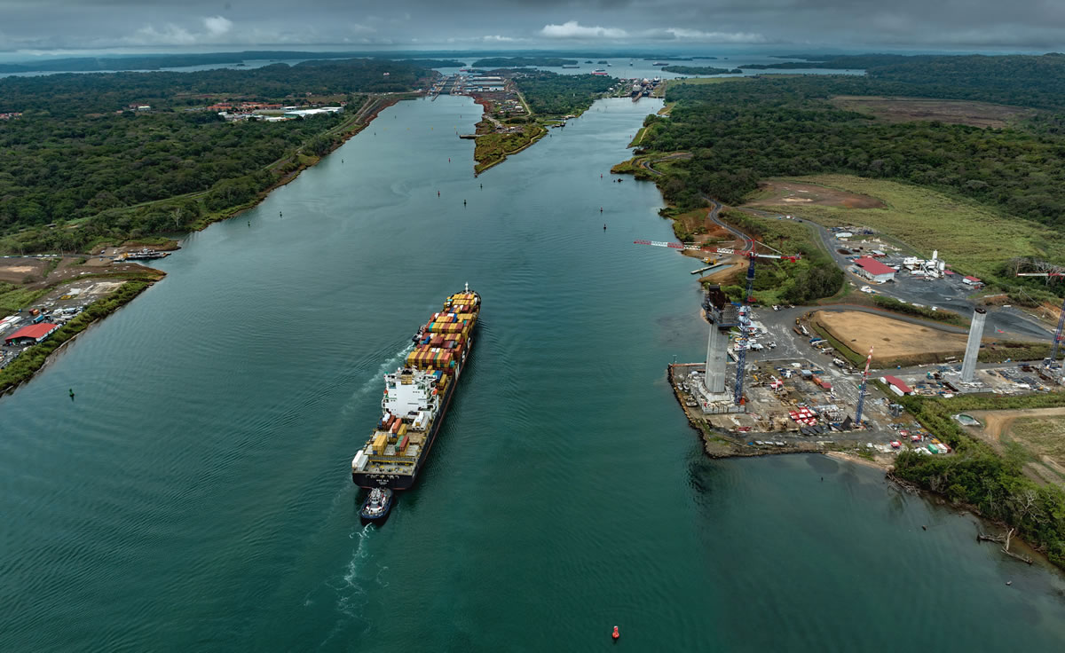Vista aérea de la ampliación del Canal de Panamá.