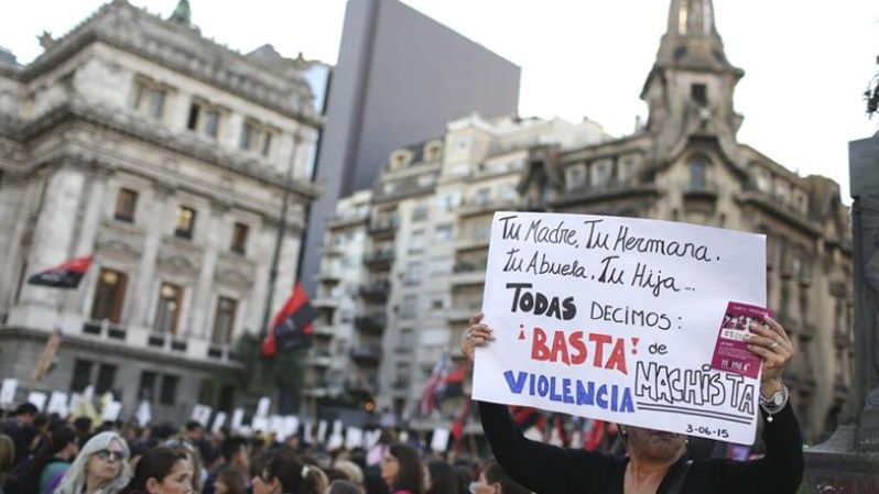 Más de 70 ciudades de Argentina albergaron la manifestación "Ni una menos" contra la ola de feminicidios.