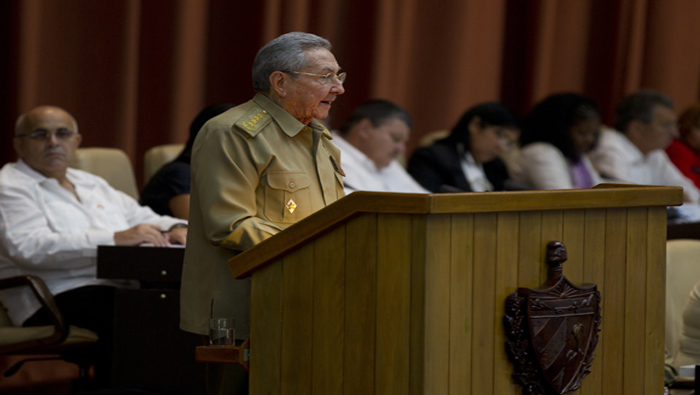 Raúl Castro: El pueblo cubano crecerá frente a las dificultades