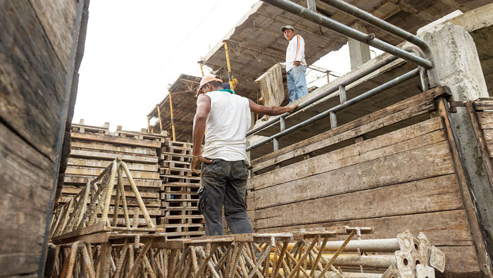 Ecuador inició la construcción de viviendas para las víctimas del terremoto.