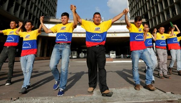 Christian believers gesture as they chant and pray close to the National Electoral Council (CNE) headquarters in Caracas, Venezuela July 26, 2016.