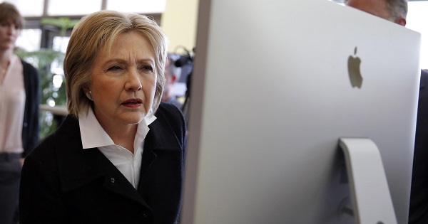 La red informática utilizada por la campaña de Hillary Clinton se ha convertido en el blanco de 'hackers'
