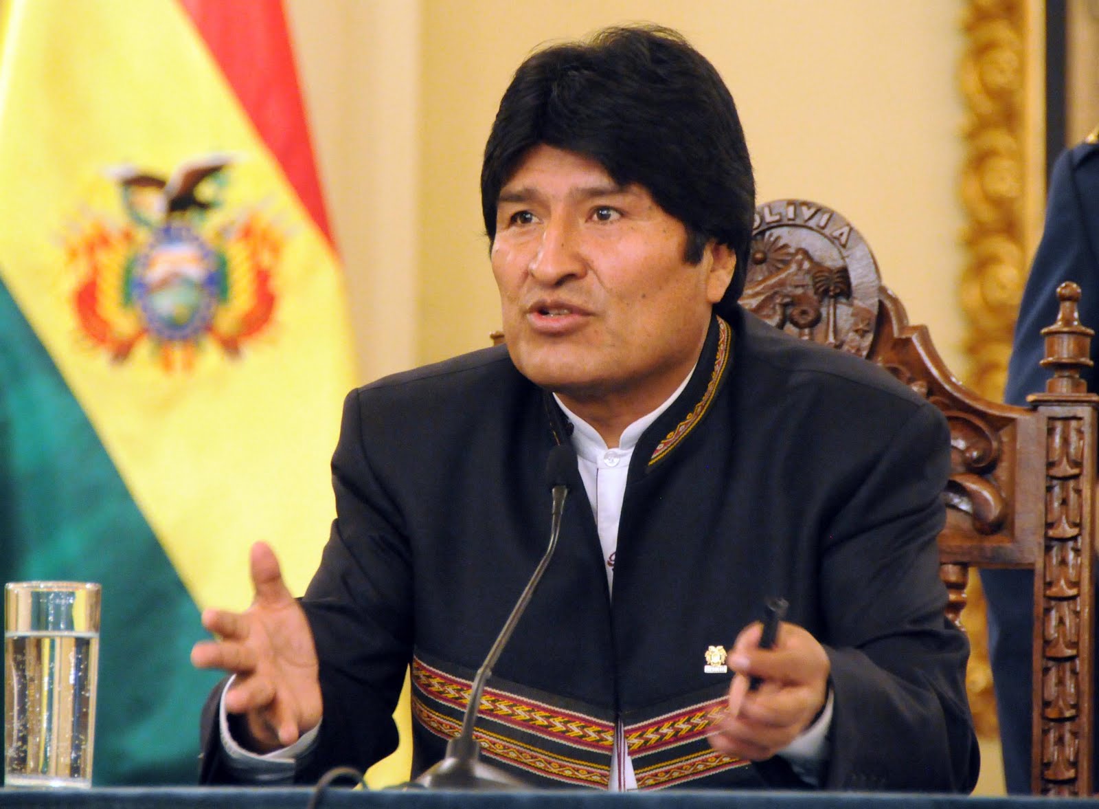 Morales es blanco de una estrategia internacional que utiliza a los movimientos sociales para desestabilizar.