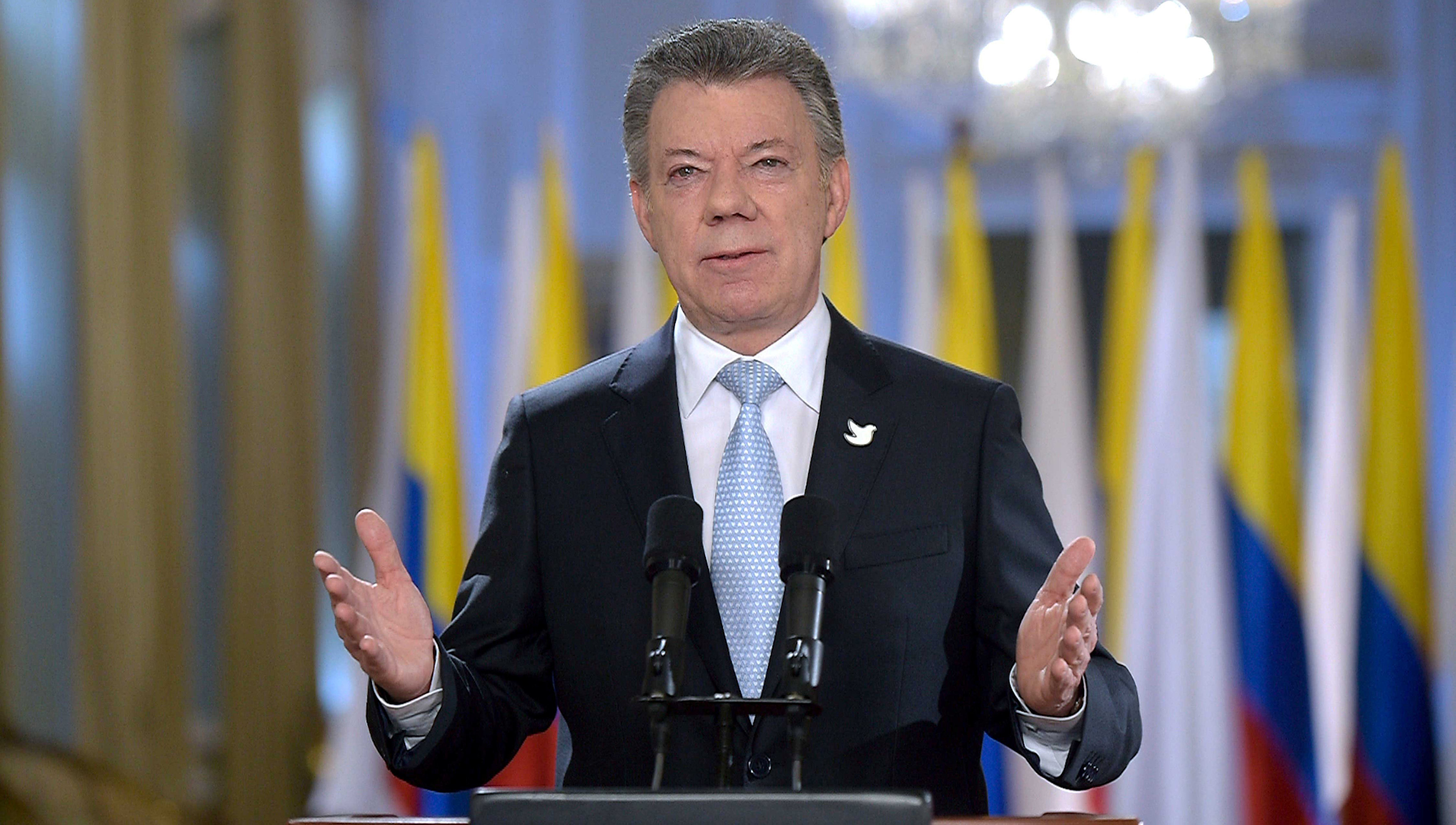 Tras cuatro años de negociaciones, Gobierno colombiano y FARC-EP finiquitaron la lucha.