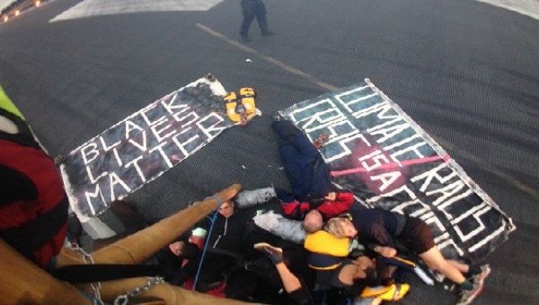 Britanya: Black Lives Matter Eylemcileri Havaalanı Pistini İşgal Etti