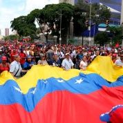 Venezolanos reiteran apoyo al presidente Nicolás Maduro