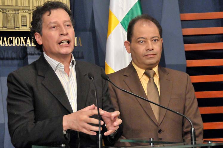 Los ministros de Minería y de Gobierno de Bolivia, César Navarro y Carlos Romero, presentarán un informe en la Asamblea Legislativa.