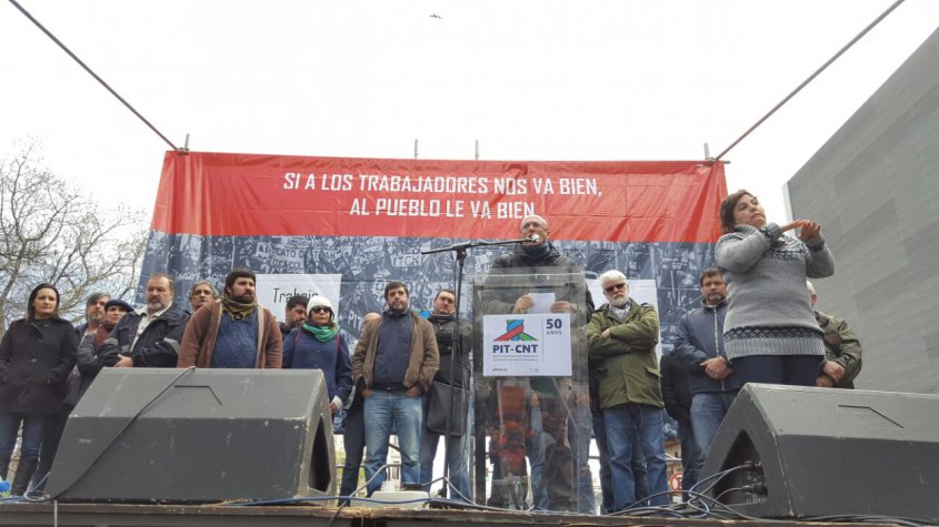 El gremio obrero, durante un acto político a propósito del paro general convocado por la central PIT-CNT, expresó su  total respaldo a Venezuela.