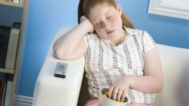 Estudios internacionales han demostrado que las personas que no duermen suficiente suelen tener problemas de peso.