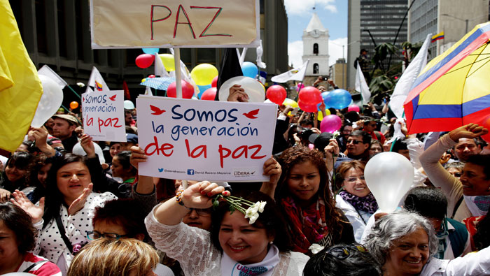 Colombianos se concentran en diversos puntos del país para ver la firma del acuerdo y celebrar la paz.