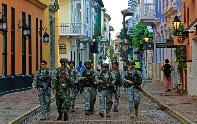 La jornada de la firma de la paz de Colombia se inició hoy en Cartagena con un homenaje a puerta cerrada por parte del presidente Juan Manuel Santos a las Fuerzas Armadas y la Policía