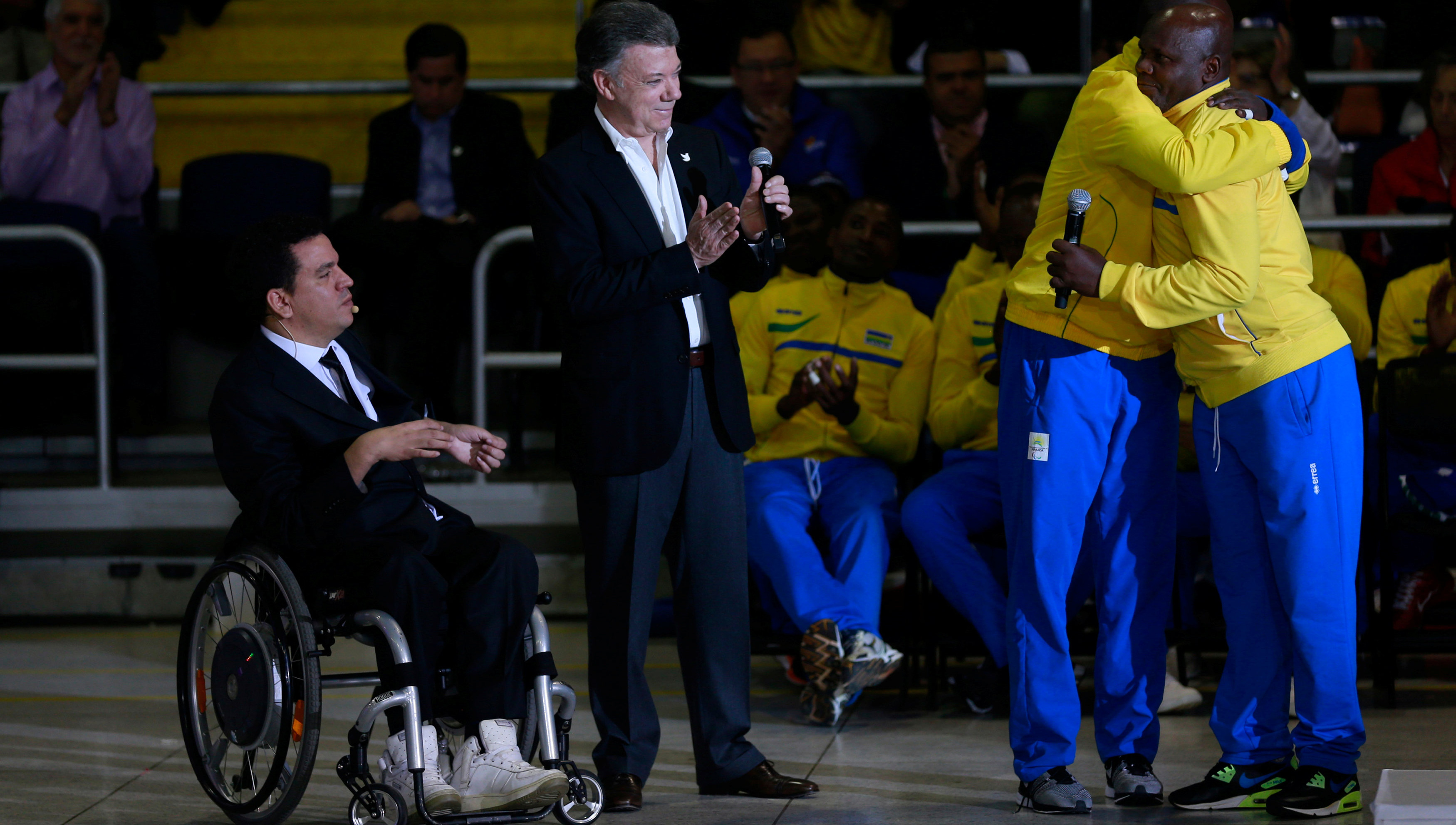 Santos disfrutó un juego donde participaron discapacitados de guerra.