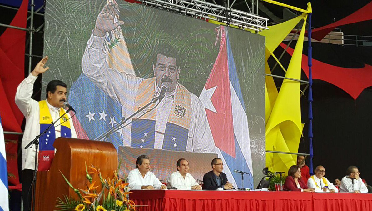 Maduro estuvo en el Poliedro de Caracas, acompañado del embajador cubano y algunos ministros.