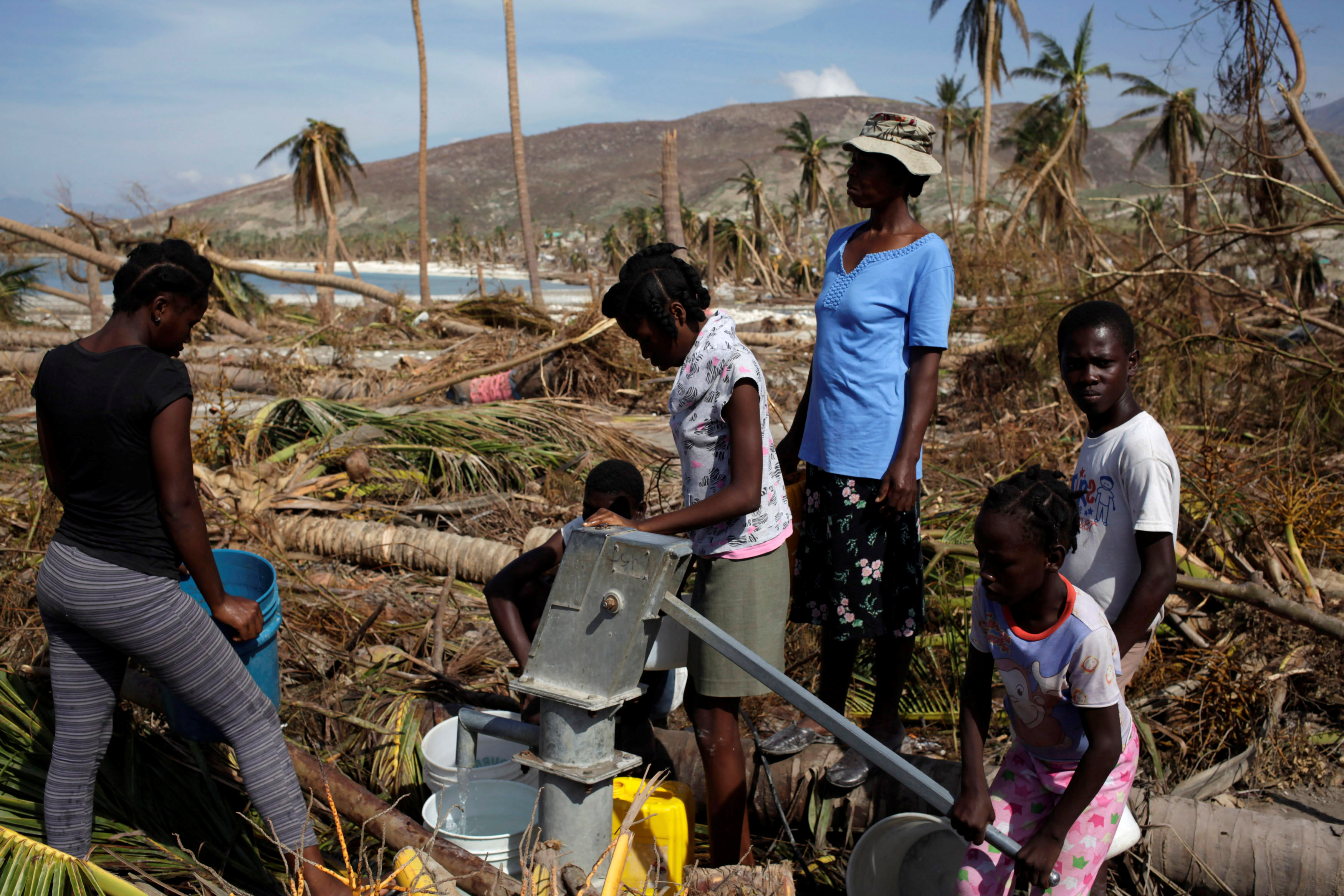 Cientos de heridos y daños materiales aún incuantificables dejó a su paso por Haití el huracán Matthew.