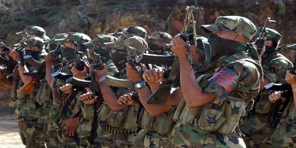 El conflicto armado colombiano, que enfrenta desde hace más de medio siglo a las FARC-EP, paramilitares y fuerzas militares, ha dejado al menos 260 mil muertos.