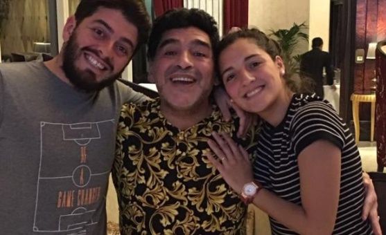 Diego celebró en Dubái con dos hijos y su pareja Rocio Oliva.