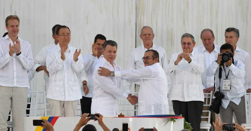 La hipocresía de otorgar un Nobel ¿de la Paz? a Juan Manuel Santos