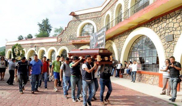 Funeral de los dos estudiantes de la Escuela Normal Rural Raúl Isidro Burgos, de Ayotzinapa.