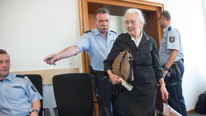Ursula Haverbeck, de 87 años, aseguró que Auschwitz no fue un campo de exterminio.