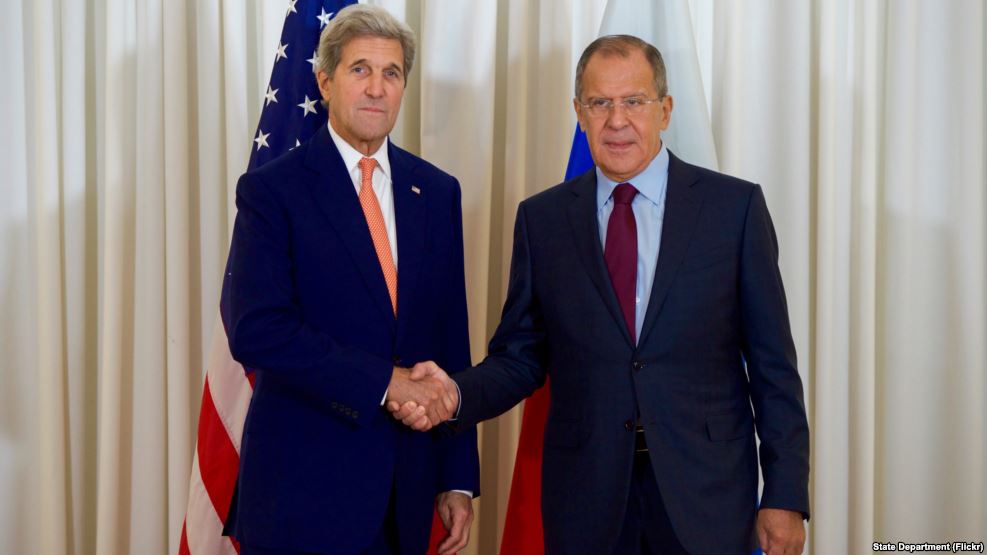El jefe de la diplomacia rusa Sergei Lavrov, y el secretario de Estado norteamericano, John Kerry, están de acuerdo en ese encuentro sobre Siria.