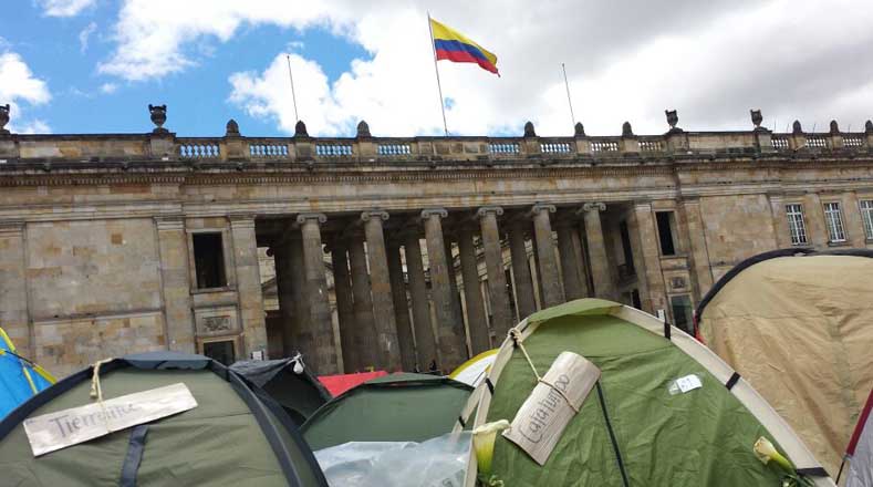 Miles de personas se han congregado en la Plaza Bolívar de Bogotá provenientes de distintas regiones del país desde hace más de una semana.