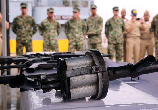 Vista de un lanzagranadas MGL entregado por los desmovilizados del Ejército de Liberación Nacional (ELN).
