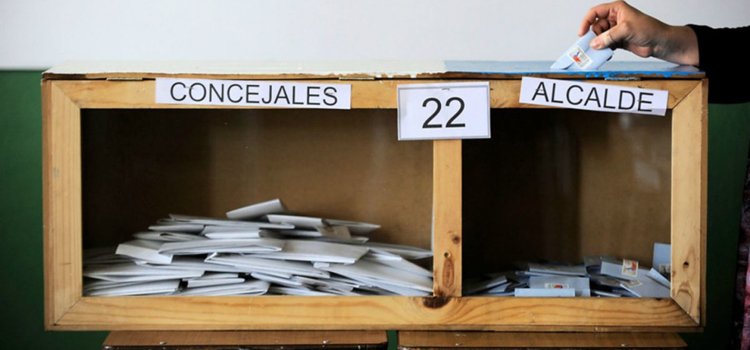 Los chilenos eligen este domingo a las autoridades de 345 comunas.