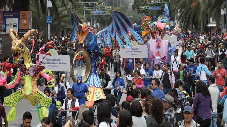 Acompañaron el desfile los creadores de los alebrijes, procedentes de colectivos artesanales y estudiantiles de los estados de Guerrero, Hidalgo, Morelos, Querétaro, San Luis Potosí y Tlaxcala, así como de la propia Ciudad de México.