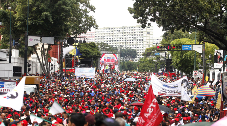 La multitudinaria marcha exigió a la AN que respete la constitución y la democracia del país.