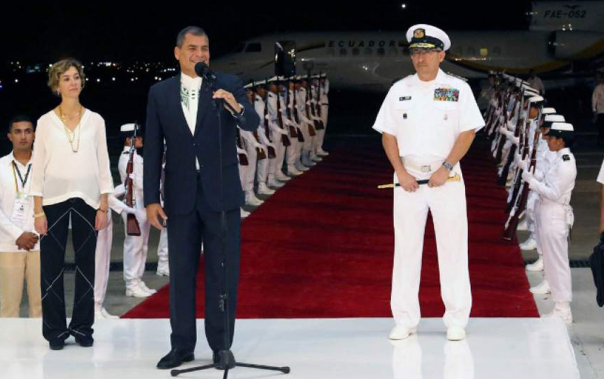 El presidente Rafael Correa a su llegada a Cartagena de Indias este viernes.